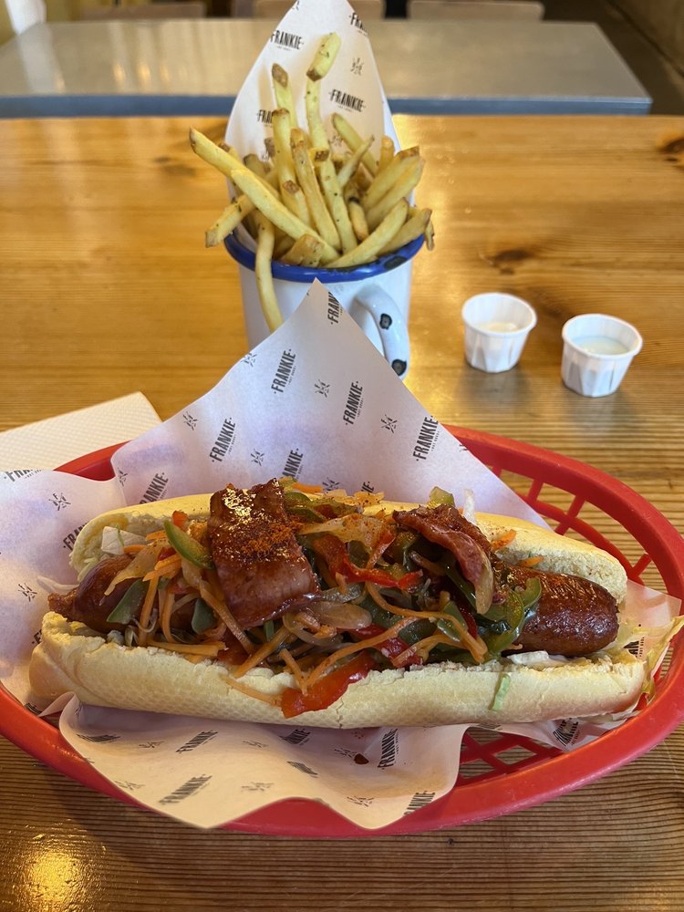 FRANKIE HOT DOGS Updated July 2024 R. do Almada, 259, Porto