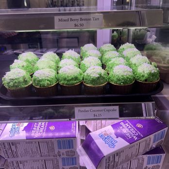 Banh & Butter Bakery Cafe - Bakeries Near Me - Aurora, Colorado