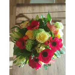 Bastet og Bundet - Min forårs buket der stadig er alt.  Bundet men kombinationen af blomster er genial!