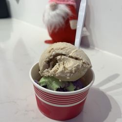 Gator Ice Cream - Banana cream pie and ube/pandan swirl