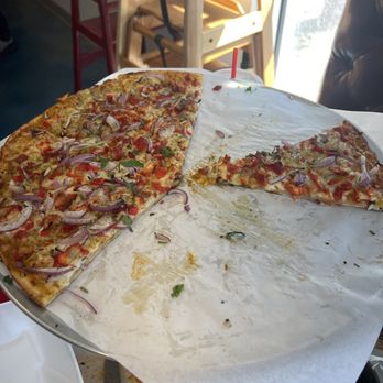 Curry Pizza - 16" Large Butter Chicken Pizza - Indian Near Me - Lehi, Utah