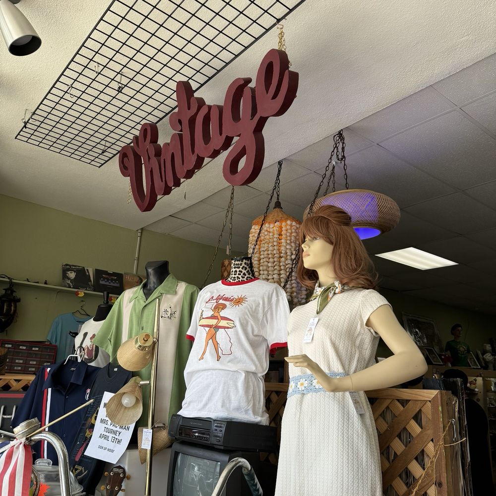 Groovy Ghost Vintage - Display - Antiques Near Me - Orange, California Groovy Ghost Vintage - Display - Antiques Near Me - Orange, California