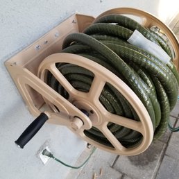 Hose mount
