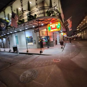 Le Bayou Restaurant & Oyster Bar - Walking to the restaurant - Cajun/Creole Near Me - New Orleans, Louisiana Le Bayou Restaurant & Oyster Bar - Walking to the restaurant - Cajun/Creole Near Me - New Orleans, Louisiana