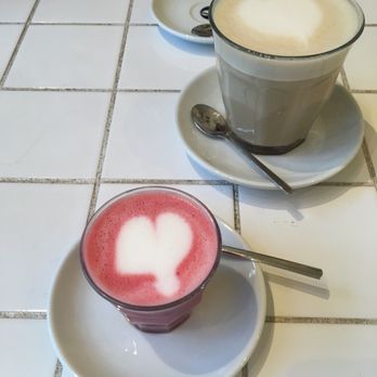 Feuer & Flamme - Kostprobe vom Rote Bete Macchiato und Chai Latte mit Mandelmilch - Cafes Near Me - Cologne, NW Feuer & Flamme - Kostprobe vom Rote Bete Macchiato und Chai Latte mit Mandelmilch - Cafes Near Me - Cologne, NW