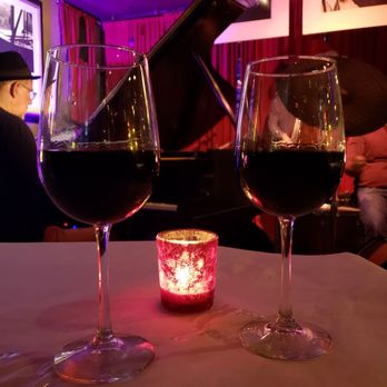 Carli’s - Vino tinto musica - Piano Bars Near Me - San Juan, Puerto Rico