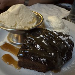 John Benny's Pub - Sticky toffee pudding