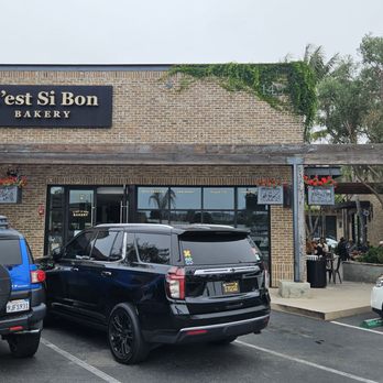 C'est Si Bon Bakery - Entrance - Bakeries Near Me - Newport Beach, California