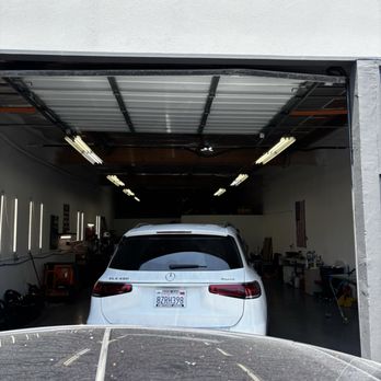 Denzo Auto Glass - Inside repair shop - Auto Glass Services Near Me - Irvine, California Denzo Auto Glass - Inside repair shop - Auto Glass Services Near Me - Irvine, California