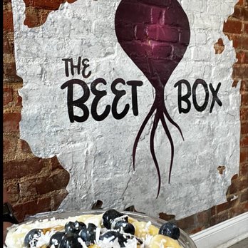 The Beet Box - PB Power** Banana, Peanut Butter, Chocolate Protein & Almond Milk; Topped w/ Granola, Strawberry, Blueberry, Banana, Honey, Coconut Flakes - Juice Bars & Smoothies Near Me - Richmond, Virginia