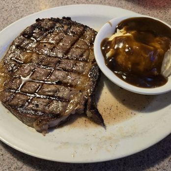 4 G's Pizzeria - Grilled prime rib. Odd to have prime rib cooked like just another steak. - Pizza Near Me - Dayville, Connecticut