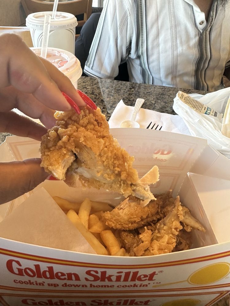 Golden Skillet Chicken Logo