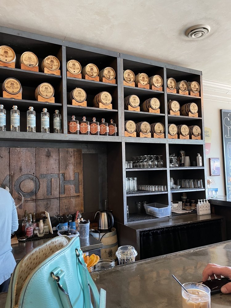 Mammoth Distilling Logo