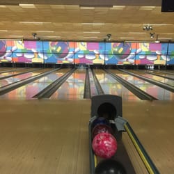 Laru Bowling Lanes
