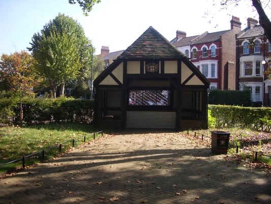 Queen's Park by null