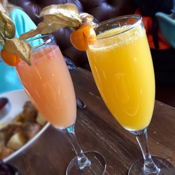 Stonesedge Kitchen - Orange and grapefruit mimosas - Breakfast & Brunch Near Me - Whistler, British Columbia Stonesedge Kitchen - Orange and grapefruit mimosas - Breakfast & Brunch Near Me - Whistler, British Columbia