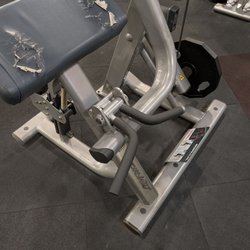 LA Fitness - Worn out equipment