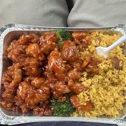 Main Moon Chinese Restaurant - General Tso chicken