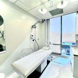 Beverly Hills Dermatology Consultants - Treatment Room 1
Equipped with cutting-edge medical devices, this room is where various treatments and minor procedures are carried out