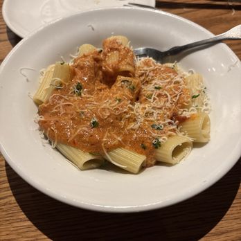 Olive Garden Italian Restaurant - Rigatoni and 5 Cheese Ravioli - Italian Near Me - Yuma, Arizona Olive Garden Italian Restaurant - Rigatoni and 5 Cheese Ravioli - Italian Near Me - Yuma, Arizona