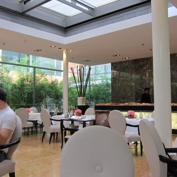The Mandala Hotel - Blick ins Restaurant Facil - Hotels Near Me - Berlin, BE