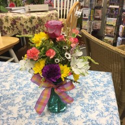 Woodward's Floral - Make a splash of color with a colored mason jar bouquet.