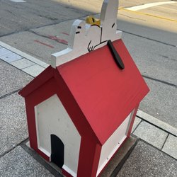 Snoopy Doghouse
