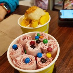 Scrollicious - Strawberry Ice Cream Roll