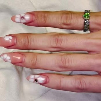 Ada’s Nails and Spa - dainty sparkly little flowers - Nail Salons Near Me - Santa Clarita, California