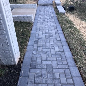 Orange Landscaping & Construction - Sidewalk from bottling m of stairs to driveway. - Landscaping Near Me - Nokesville, Virginia
