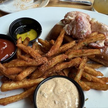 Mallards Southern Kitchen - Seafood Near Me - Shakopee, Minnesota