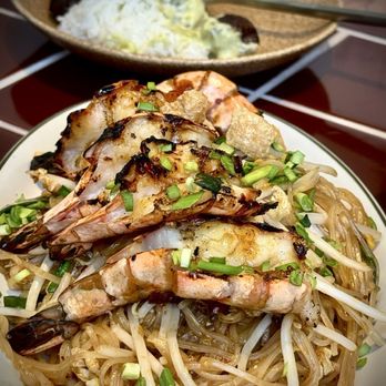 Dalah - Look at the shrimp on the pad thai! Perfectly char grilled. - Thai Near Me - Pasadena, California
