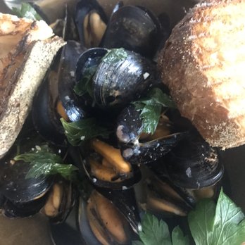 Felice 64 - PEI Mussles - Wine Bars Near Me - New York, New York