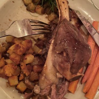 Les Oiseaux de Passage - Braised lamb shank, red wine lamb glaze, sautéed potatoes, and Nantaises carrots 40 - French Near Me - Montreal, Quebec Les Oiseaux de Passage - Braised lamb shank, red wine lamb glaze, sautéed potatoes, and Nantaises carrots 40 - French Near Me - Montreal, Quebec