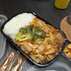 Chang's Wok Inn - Chicken in garlic sauce