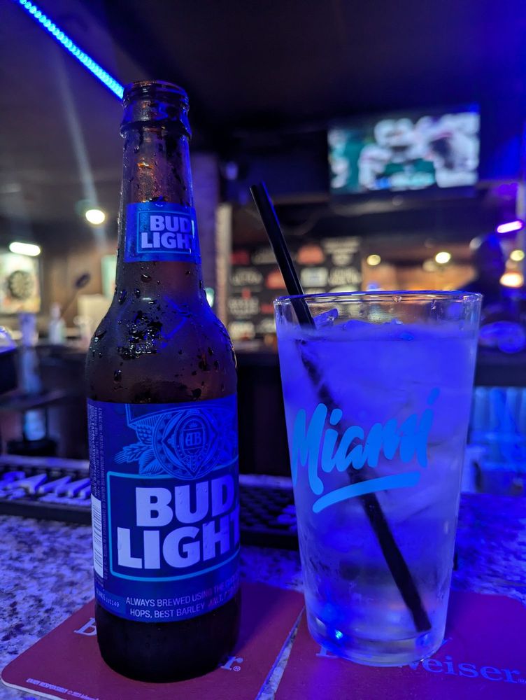 Billy's Pub Too Image
