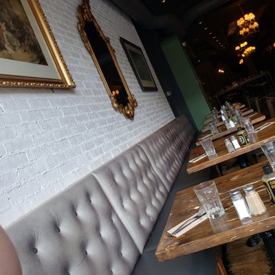 L'Gros Luxe Vieux-Longueuil by null