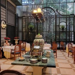 L'Orangerie - Inside