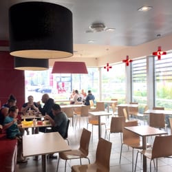 KFC - This side of KFC was clean and tidy. I'll sit here.