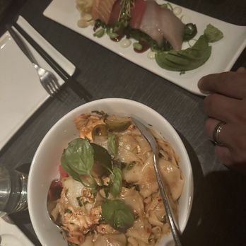 Starfish - Drunk noodles & sushimi plate - Asian Fusion Near Me - Laguna Beach, California Starfish - Drunk noodles & sushimi plate - Asian Fusion Near Me - Laguna Beach, California