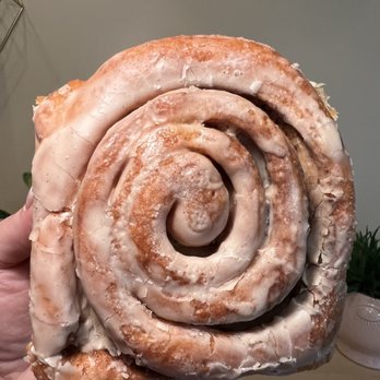 Kouign Bakery - Cinnamon roll - Bakeries Near Me - Wallingford, Connecticut