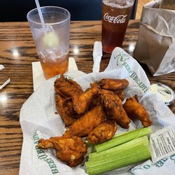 Beef 'O' Brady's - Nashville wings #hot!!