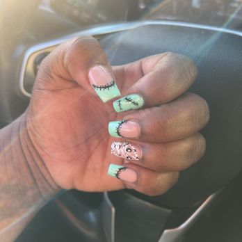Pinkie's Nail Spa - Amanda on the nails - Nail Salons Near Me - Santa Monica, California