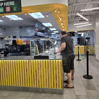 Los Cactus - Sauce station and pick up counter - Mexican Near Me - Columbia Heights, Minnesota