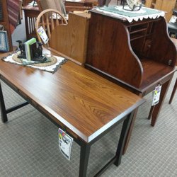 Amish Home Gallery - Writing desks and rolltop desks!  Many styles available. (Different woods and stain options)