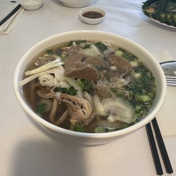 Hoanh Long Vietnamese & Chinese Restaurant - Vietnamese Near Me - Chicago, Illinois