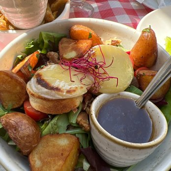 Le Bar du Marché - Goat cheese salad - Cafes Near Me - Paris, 75 Le Bar du Marché - Goat cheese salad - Cafes Near Me - Paris, 75