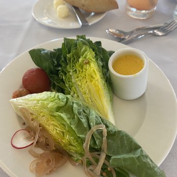 Lobby Bar at The Don Cesar - Romaine Salad with pickled onions and tomatoes - Bars Near Me - St. Pete Beach, Florida
