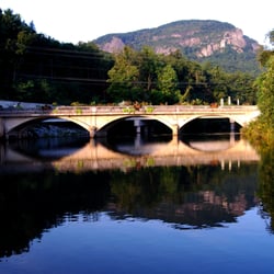 Four Seasons Cottages & Cabins - Within walking distance to the popular "Flowering Bridge"