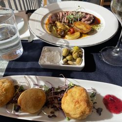 Restaurant Deia Felipe Bauza, 1 - Cróquettes and Duck with Honey Glaze and olives